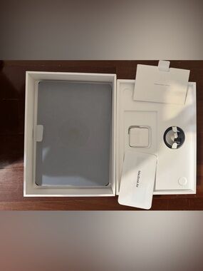 Apple MacBook Air M2 13.6” 16 GB
RAM 256 GB SSD blue 2024
Brand-new